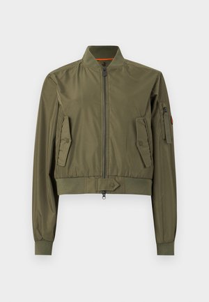 Veste aviateur vert olive avec fermeture éclair à l'avant, deux poches à rabat inclinées, poignets et ourlet côtelés, et une poche zippée sur la manche gauche.
