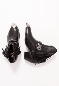 Ash Botines camperos - black