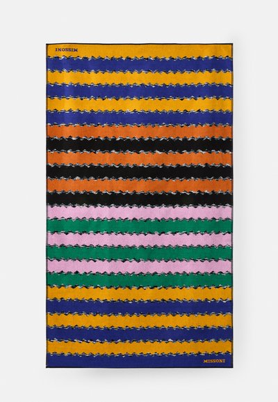 Mnohofarebný uterák s cípovými pruhmi v modrej, oranžovej, čiernej, zelenej, ružovej a žltej farbe. Mäkká textúra s tkaným logom Missoni.