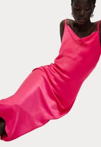 Marks & Spencer COWL NECK MIDAXI SLIP  - Denní šaty - raspberry