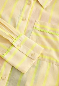 Button-down blouse - yellow stripe graphic