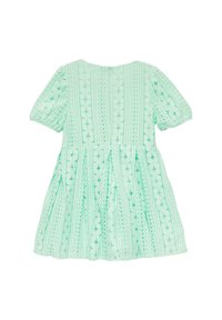 Robe vert menthe avec des manches courtes à volants, texture semblable à de la dentelle, et une jupe évasée dotée de rayures verticales et de motifs découpés circulaires.