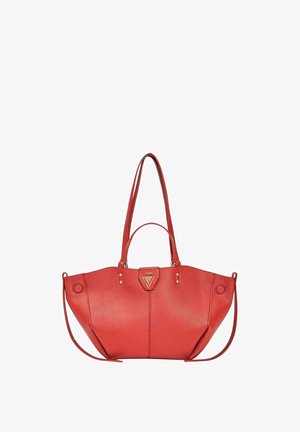 Borsa tote in pelle rossa con due lunghe tracolle, una maniglia corta e logo triangolare dorato al centro frontale.