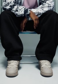 Bershka - Obuwie deskorolkowe