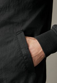 Next WITH MA POCKET REGULAR FIT - Bomber stiliaus striukė - black