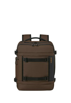 Square brown backpack with black straps, side handle, front buckles, and Samsonite logo on a black vertical strip.