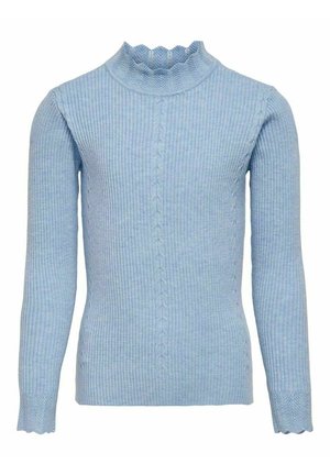 Jasnoniebieski prążkowany sweter z wysokim, falbankowym kołnierzem, długimi rękawami i subtelnym centralnym wzorem warkoczowym.