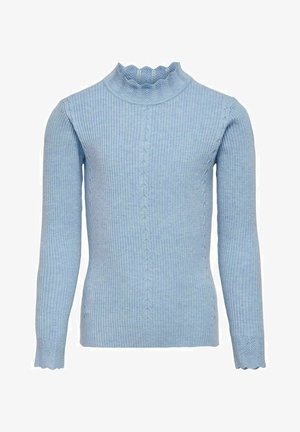 Maglione a coste azzurro chiaro con collo alto arricciato, maniche lunghe e sottile dettaglio centrale a treccia.