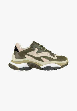 Sneaker con una silhouette chunky, caratterizzate da una combinazione di verde oliva, rete beige e accenti neri. Suola intermedia spessa bianca e suola esterna in gomma testurizzata.