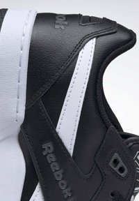 Reebok Classic BB 4000 II TRAINERS - Volnočasové šněrovací boty - core black   cloud white   pure grey