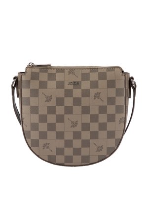 Sac à bandoulière marron à carreaux avec motifs floraux, forme demi-lune, fermeture éclair et logo "JOOP!" au centre avant.