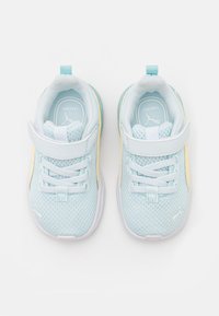 Puma ANZARUN LITE - Sportcipő - dewdrop/chamomile/white