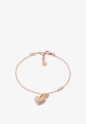 Bracciale in oro rosa con un charm a forma di cuore testurizzato con pietre trasparenti, un charm a forma di cuore più piccolo e tre pietre decorative sulla catena.