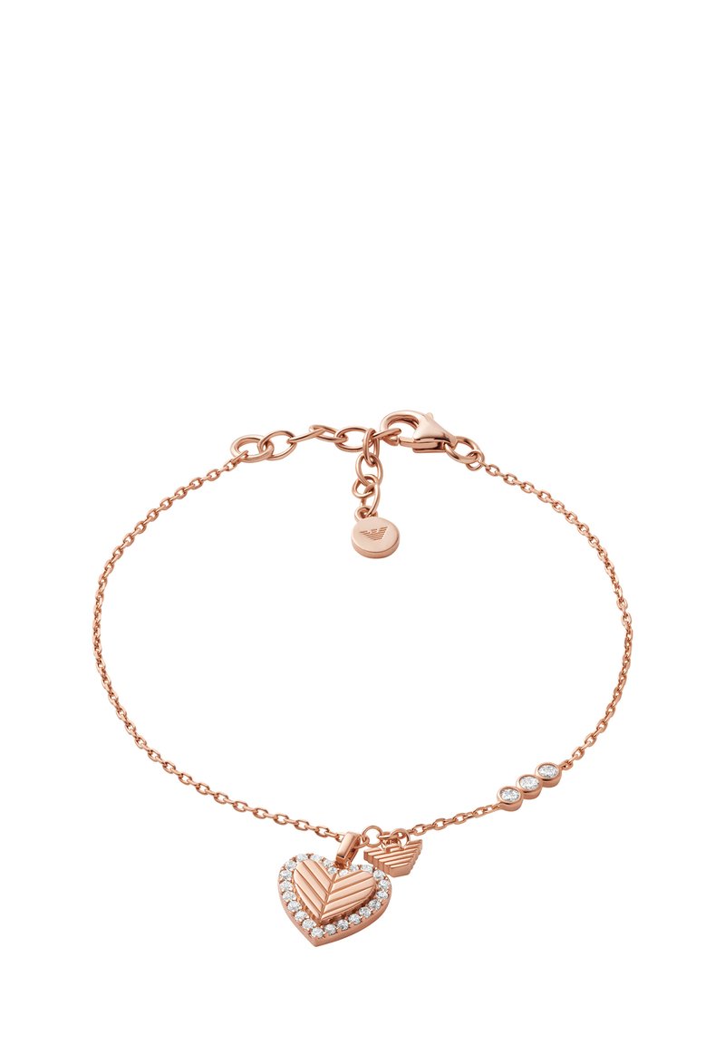 Roséguldarmband med en strukturerad hjärtcharm med klara stenar, en mindre hjärtcharm och tre dekorativa stenar på kedjan.