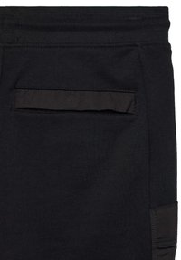 Weekend Offender CHIYODA PARACHUTE POCKET - Pantaloni sportivi - black