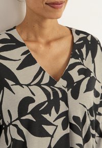 Cellbes of Sweden Langærmet T-shirt - beige black patterned