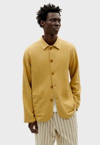 Thinking Mu ASTOR - Tunn jacka - mustard
