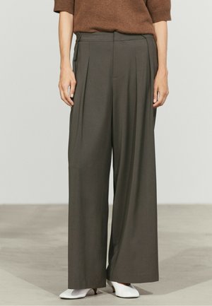 Massimo Dutti, FLOWING WIDE-LEG PANTS WITH PLEATS - Trousers - khaki