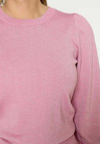 PEPPERCORN REMI ROUND NECK PUFF - Vesta - met moonlite pink metallic
