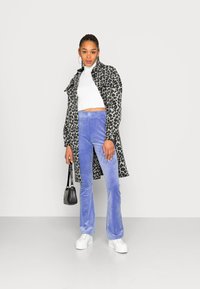 Juicy Couture FLARES - Broek - baja blue velour