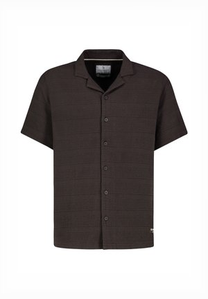 Dunkelbraunes kurzärmeliges Hemd mit Knopfleiste, strukturiertem Stoff und Camp-Kragen, auf weißem Hintergrund dargestellt.