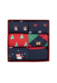 Sei paia di calzini colorati in una scatola rossa. I disegni includono renne, alberi di Natale, fiocchi di neve e un pupazzo di neve. Materiale in misto cotone, colori vari.