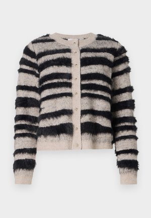 Beige knopenkaart met zwarte fuzzy horizontale strepen en lange mouwen, gepresenteerd tegen een witte achtergrond.