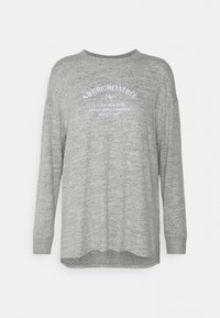Sweatshirt à manches longues gris, texture douce, col rond et ourlet fendu sur les côtés. L'avant présente un texte blanc : "ABERCROMBIE NY EST. 1892."