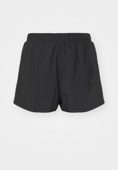 Sorte løbeshorts med elastisk talje, letvægtsstof og struktureret design med subtile sideaccentueringer.