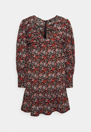 Vestido floral com mangas longas, base preta, apresentando flores vermelhas, azuis e brancas. Barra evasê, decote em V com fecho nas costas, tecido leve.