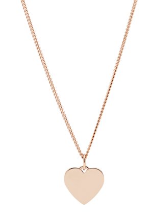 Collier chaîne en or rose avec un pendentif lisse et poli en forme de cœur centré sur un fond blanc.