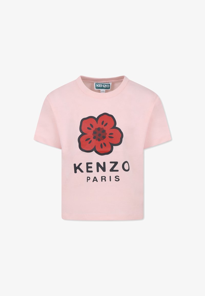 T-shirt en coton rose clair avec un grand graphique de fleur rouge et le texte noir "KENZO PARIS". Manches courtes et col rond.