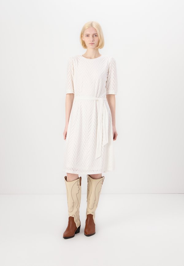 JDYCARLA CATHINKA BELT DRESS - Jerseykleid - cloud dancer