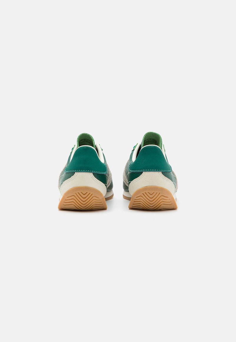 adidas gazelle silver green womens Country OG Womens Lifestyle Shoes (Silver Metallic/Collegiate Green/Cream  White)