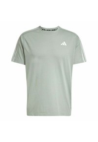 T-shirt de sport vert clair à manches courtes, avec un col rond et trois rayures blanches sur les épaules. Présente un petit logo blanc sur la poitrine.