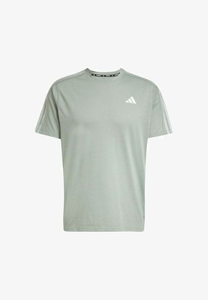 Maglietta sportiva verde chiaro con maniche corte, scollatura tonda e tre righe bianche su entrambe le spalle. Presenta un piccolo logo bianco sul petto.