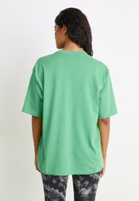 adidas Originals TEE - T-shirts - preloved green