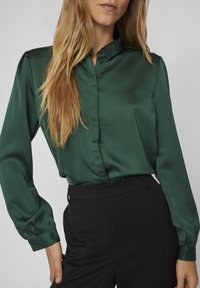 VILA VIELLETTE - Blusa com botões - pineneedle