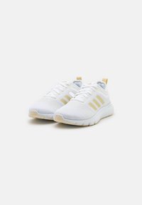 adidas Performance FLUIDUP - Sapatilha de treino - footwear white/sandy beige metallic/white
