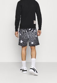 Mitchell & Ness Träningsshorts - black