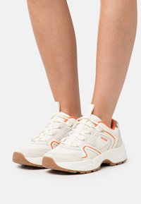 Woden SIF REFLECTIVE - Sneaker low - whisper white/tiger