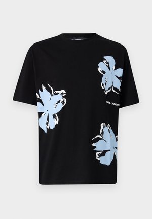 T-shirt en coton noir avec de grands motifs floraux bleu clair sur le devant et un détail de logo sur la manche. Design classique à col rond.