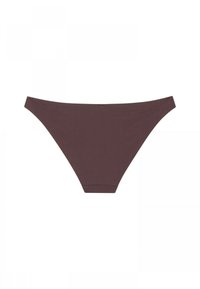 Parte inferior de bikini burdeos con diseño de talle bajo, fabricada en un material suave y con cobertura mínima. Sin hardware ni acentos visibles.