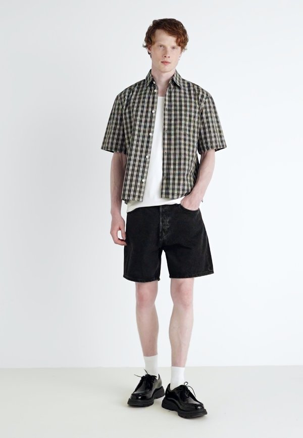 SPACE RELAXED - Denim shorts3