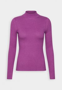 Pull à col roulé violet côtelé à manches longues, coupe slim et col haut, sur fond clair uni.
