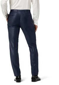 Dunkelblaue Anzughose aus glattem Stoff, mit zwei Gesäßtaschen mit Knopfverschluss und tailliertem Schnitt.