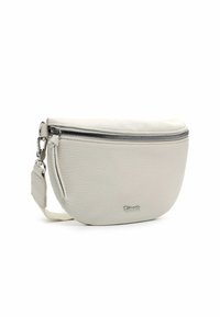 Pochette en cuir blanc de forme ovale avec une finition texturée, matériel en métal argenté et une fermeture éclair. Inclut une sangle amovible pour plus de polyvalence.