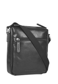 Borsa a tracolla in pelle nera con cinturino regolabile, tasca frontale con zip e superficie liscia. Caratterizzata da un logo discreto nella parte inferiore.