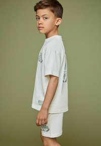 Reiss REISS SMILEYWORLD | REISS OVERSIZE T-SHIRT - Trükipildiga T-särk - white