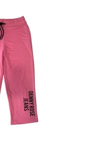 Pantaloni sudati rosa con coulisse nera e logo in gomma che recita "DENNY ROSE JEANS" in verticale sulla gamba sinistra. Tessuto morbido, vestibilità comoda.